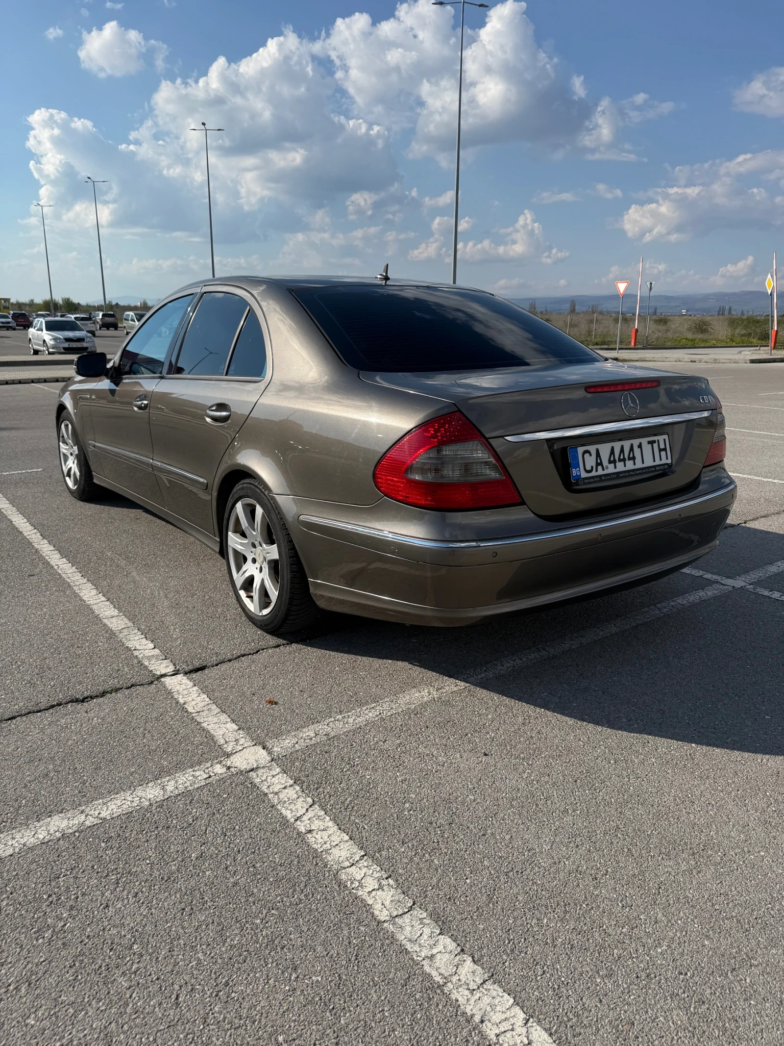 Mercedes-Benz E 220 Mercedes E220, снимка 4 - Автомобили и джипове - 55091454