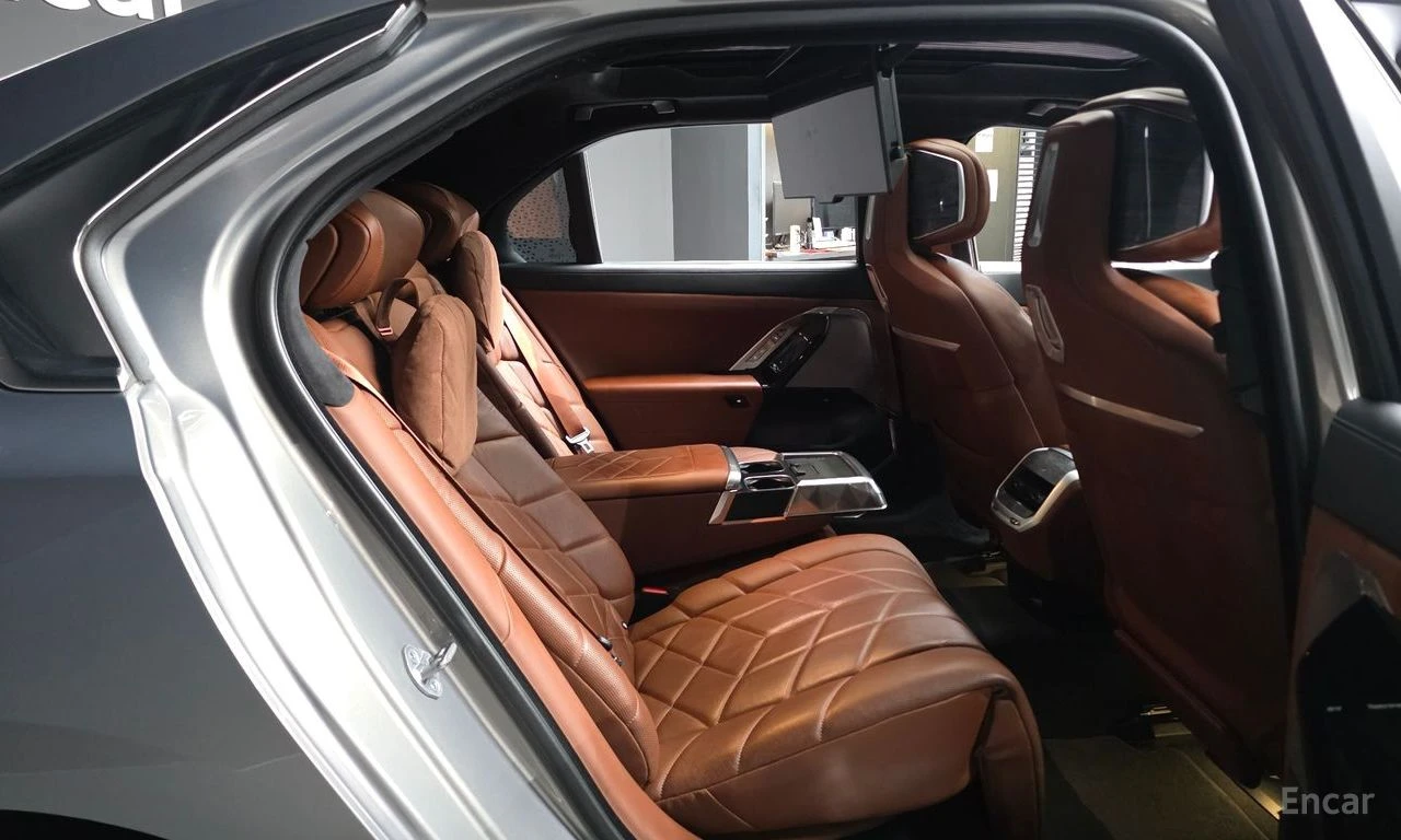 BMW 740 M* SPORT* BOWER* WILKINS* ДИСТРОНИК* ОБДУХВАНЕ* КА, снимка 14 - Автомобили и джипове - 55707270