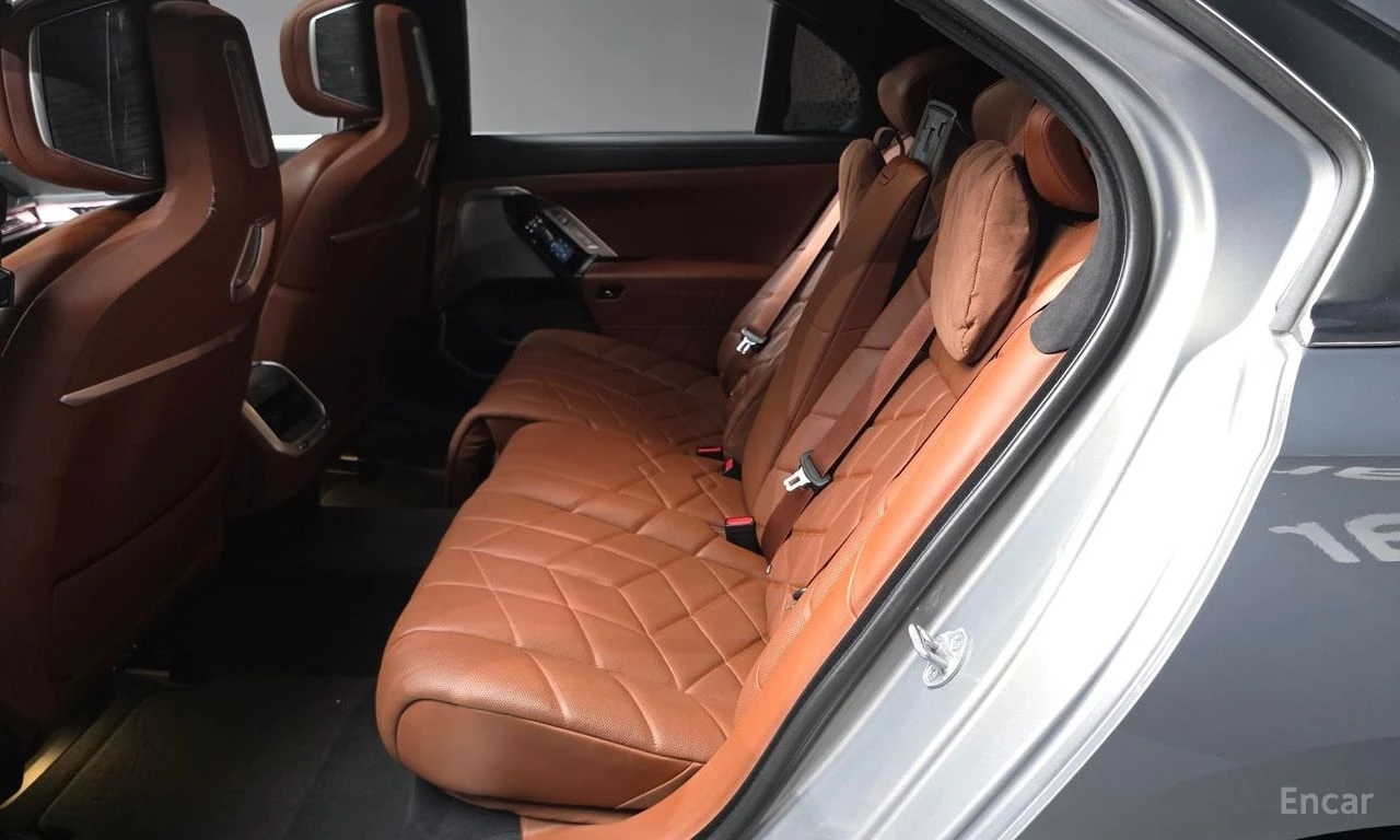 BMW 740 M* SPORT* BOWER* WILKINS* ДИСТРОНИК* ОБДУХВАНЕ* КА, снимка 15 - Автомобили и джипове - 55707270