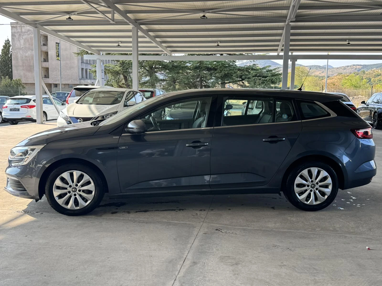 Renault Megane 1.5* 116ps* 6ск* LED* НАВИ* КАМЕРА* , снимка 2 - Автомобили и джипове - 56027841