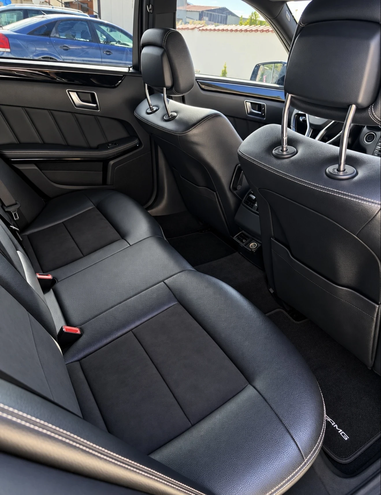 Mercedes-Benz E 220, снимка 4 - Автомобили и джипове - 56245028