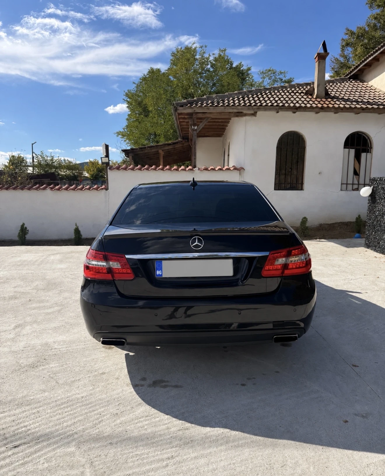 Mercedes-Benz E 220, снимка 2 - Автомобили и джипове - 56245028