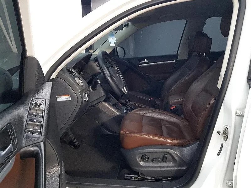 VW Tiguan 2.0 TDI, снимка 8 - Автомобили и джипове - 54302814