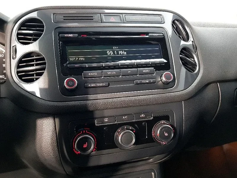 VW Tiguan 2.0 TDI, снимка 12 - Автомобили и джипове - 54302814