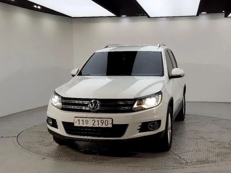 VW Tiguan 2.0 TDI, снимка 2 - Автомобили и джипове - 54302814