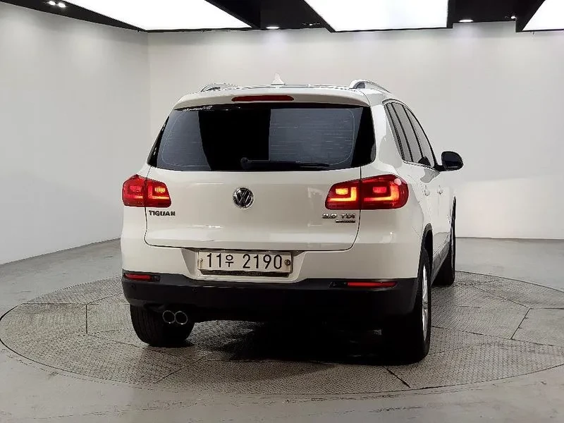 VW Tiguan 2.0 TDI, снимка 3 - Автомобили и джипове - 54302814
