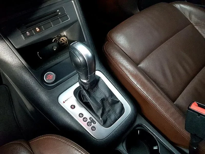 VW Tiguan 2.0 TDI, снимка 13 - Автомобили и джипове - 54302814