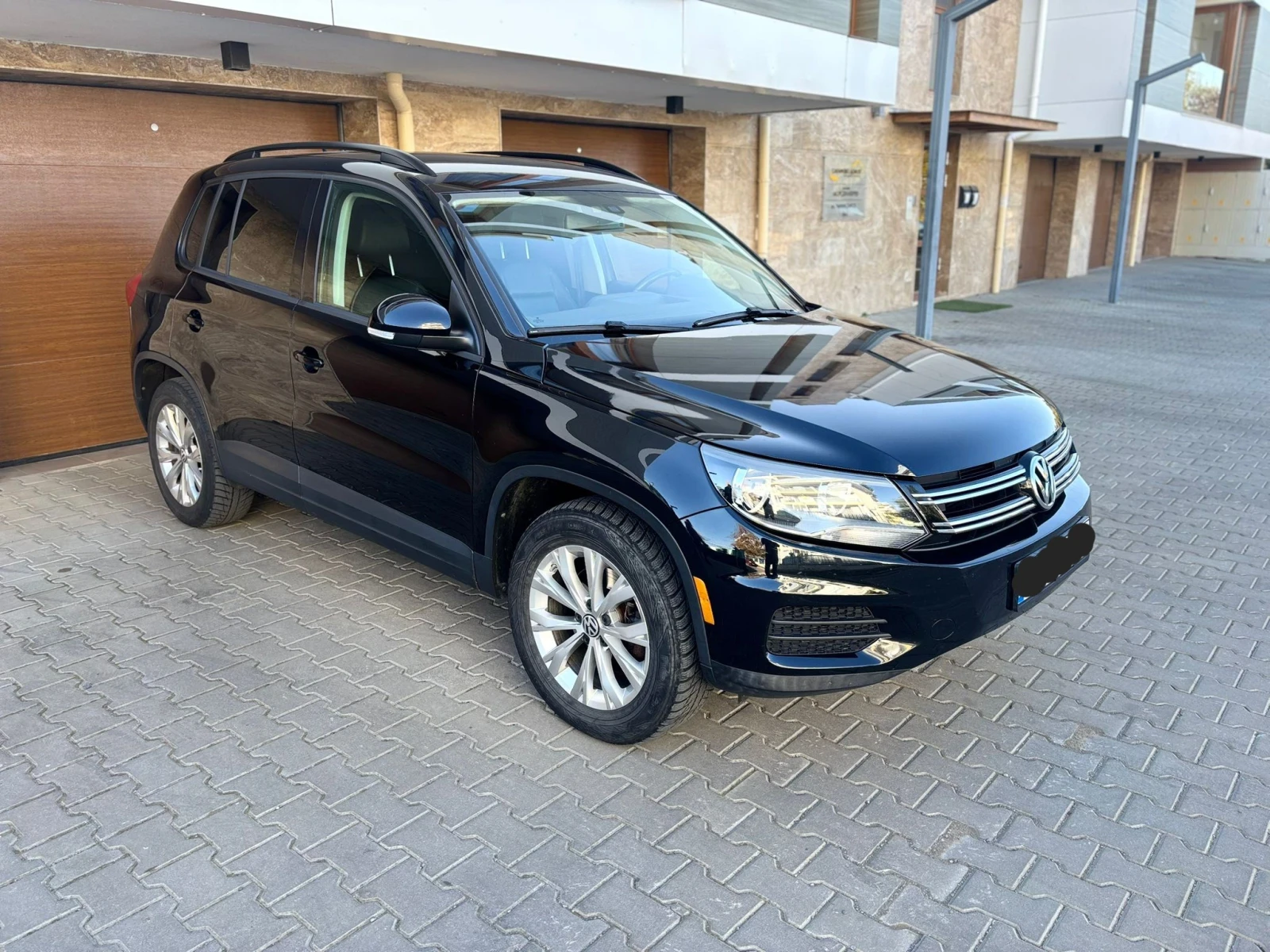 VW Tiguan КАТО НОВ* БЕЗУПРЕЧЕН* ОБСЛУЖЕН НАПЪЛНО* 4х4 - изображение 3