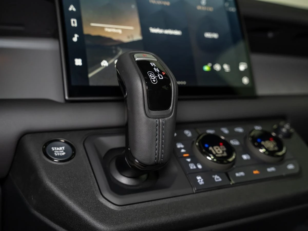 Land Rover Defender 110 OCTA P635 PANO MERIDIAN 360 LED | Mobile.bg   11