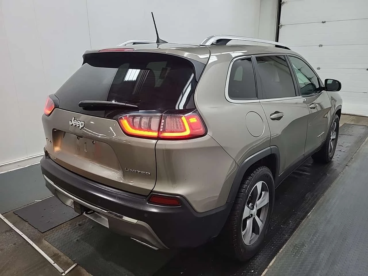 Jeep Cherokee * LIMITED * CARFAX * ПАНОРАМА * , снимка 3 - Автомобили и джипове - 53964570