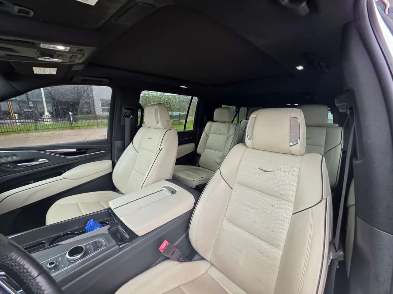 Cadillac Escalade * Sport * 2 КЛЮЧА* ПОДГРЕВ* KEYLESS* PANO* , снимка 15 - Автомобили и джипове - 54368572