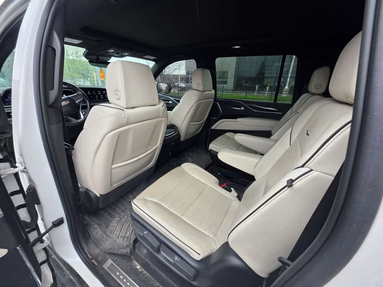 Cadillac Escalade * Sport * 2 КЛЮЧА* ПОДГРЕВ* KEYLESS* PANO* , снимка 13 - Автомобили и джипове - 54368572
