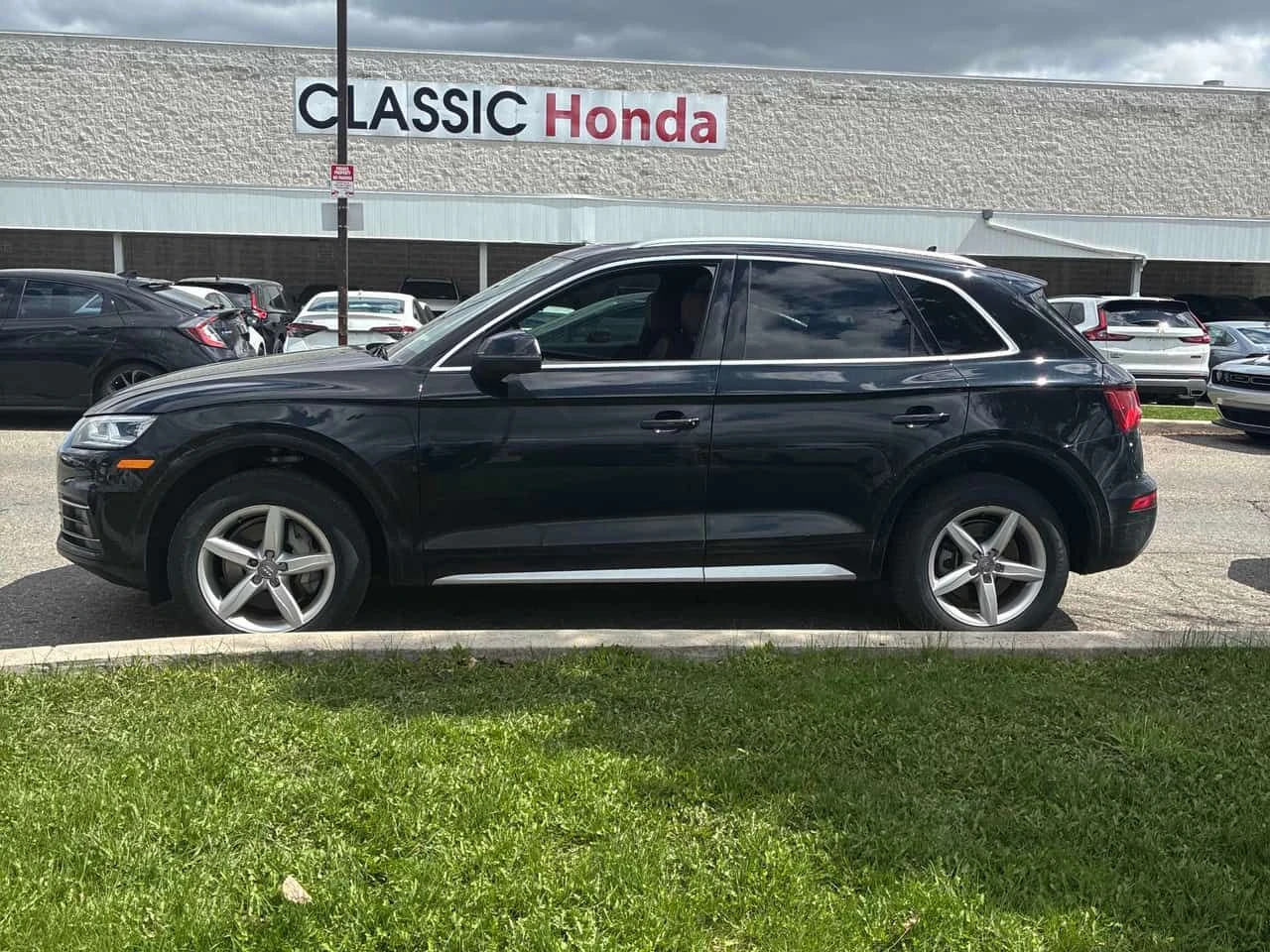 Audi Q5 * Technik * 360 * ПОДГРЕВИ * 2 КЛЮЧА, снимка 2 - Автомобили и джипове - 54383762