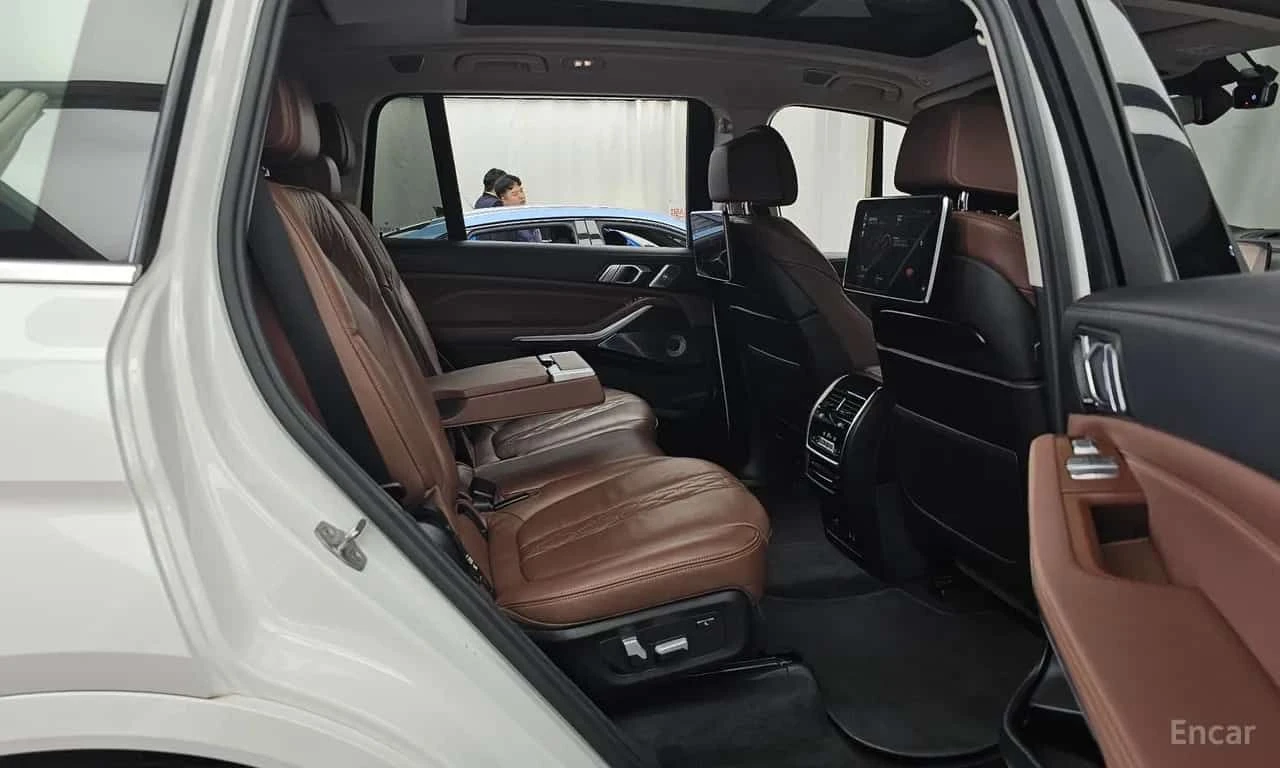 BMW X7 * xDrive 40i * ОБДУХВАНЕ * ЛАЗЕРИ * B&O * , снимка 12 - Автомобили и джипове - 55703053