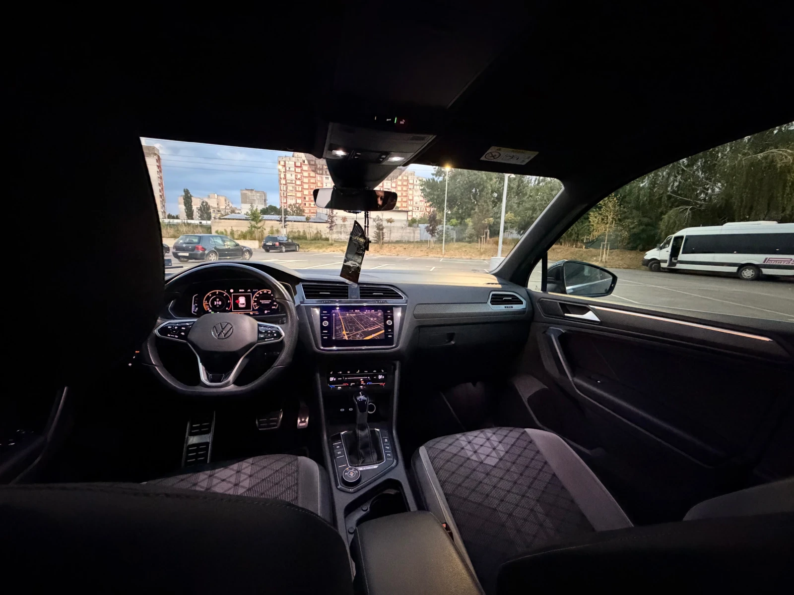 VW Tiguan 2.0 / R-LINE / 4x4 | Mobile.bg � ����������� 10