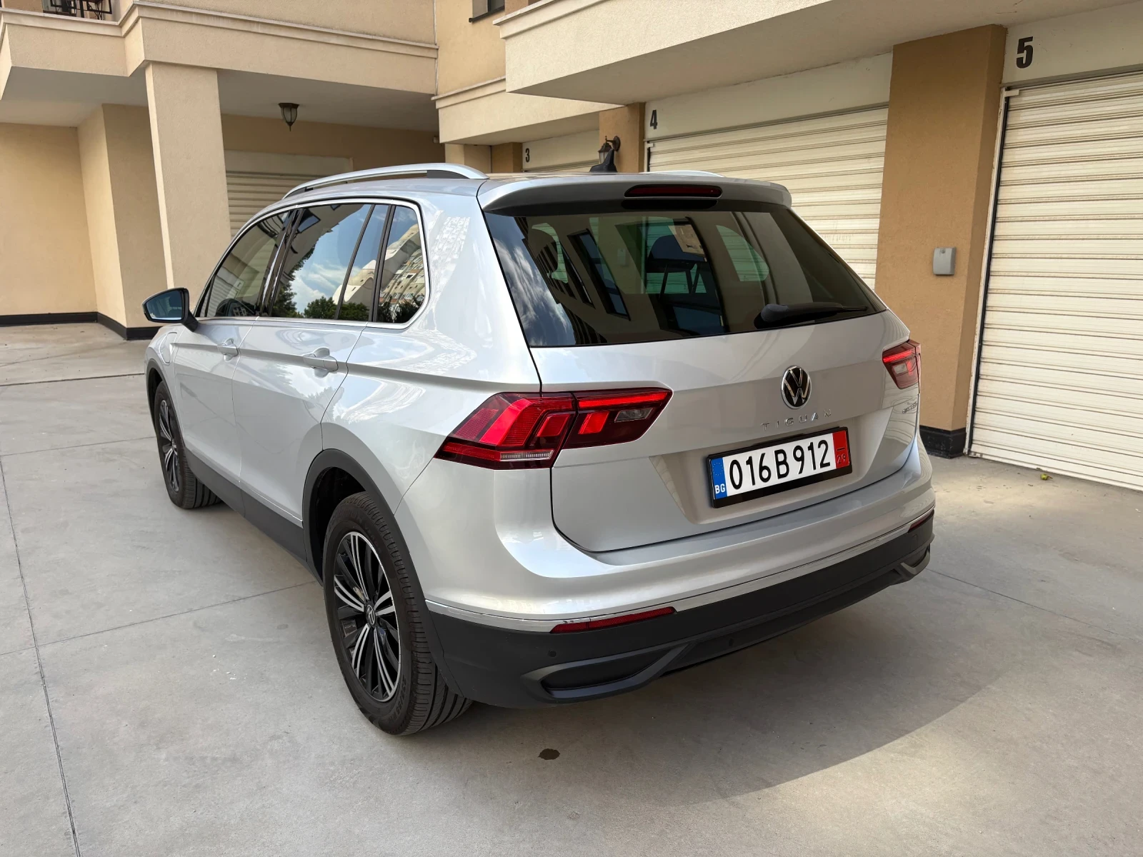 VW Tiguan Digital, Distronic, Сервизна История, снимка 3 - Автомобили и джипове - 55824256