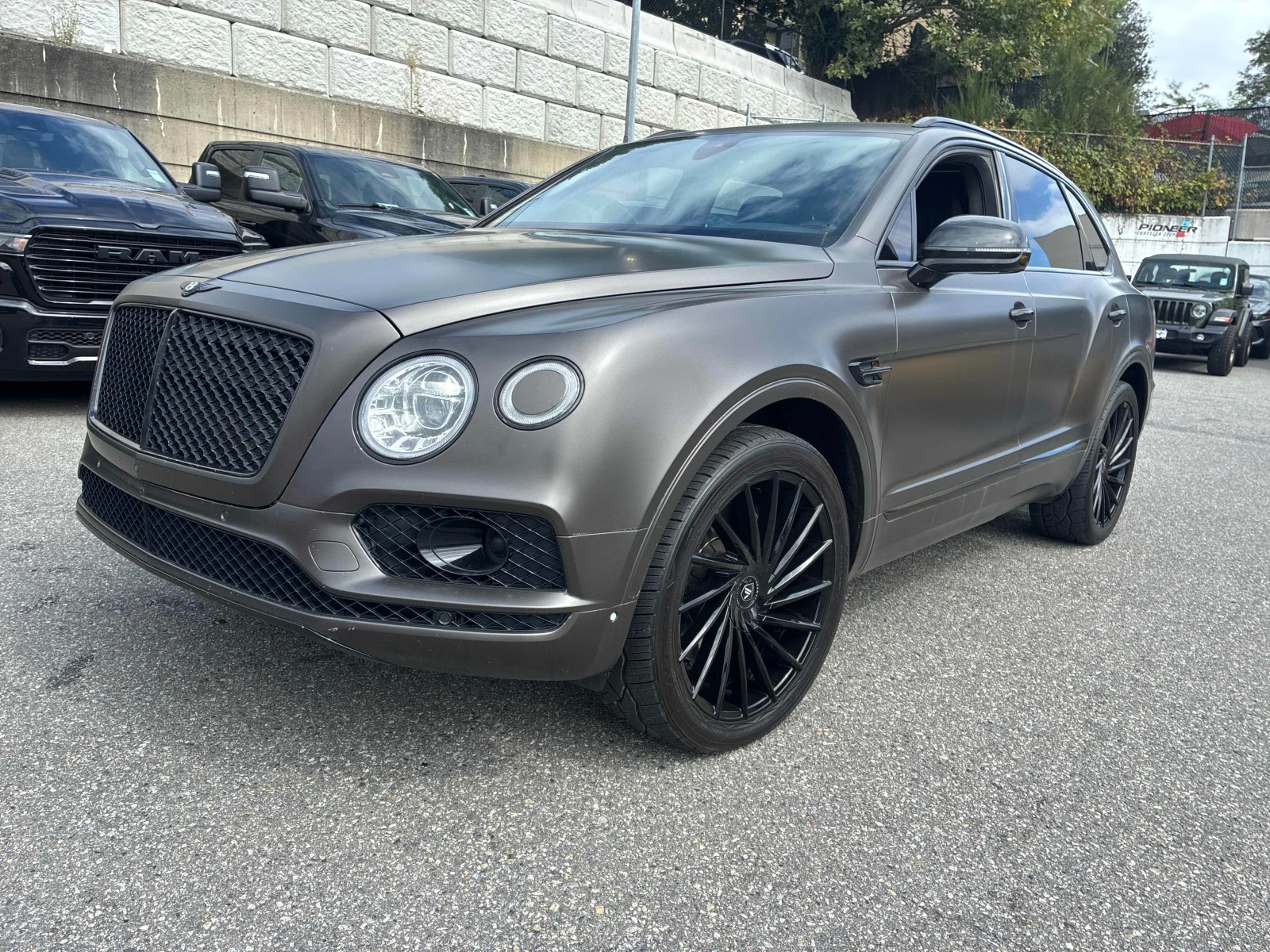 Bentley Bentayga * W12 SINATURE * ГЛАВНО ПРЕДСТАВИТЕЛСТВО* 