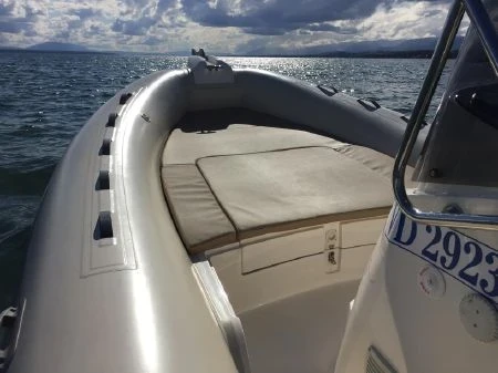 Моторна яхта Capelli Tempest 650
