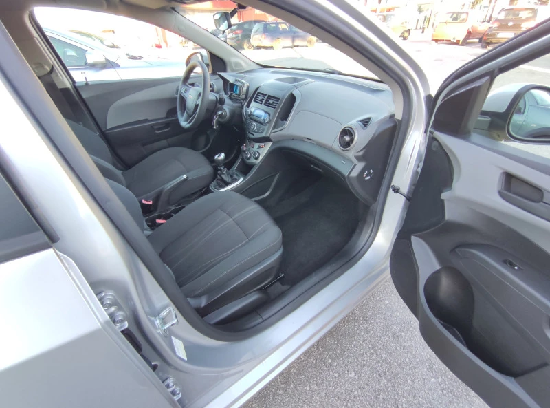 Chevrolet Aveo 1.4i Sport, снимка 11 - Автомобили и джипове - 42448506