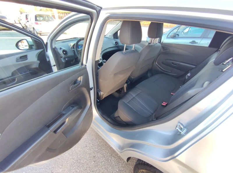 Chevrolet Aveo 1.4i Sport, снимка 15 - Автомобили и джипове - 42448506