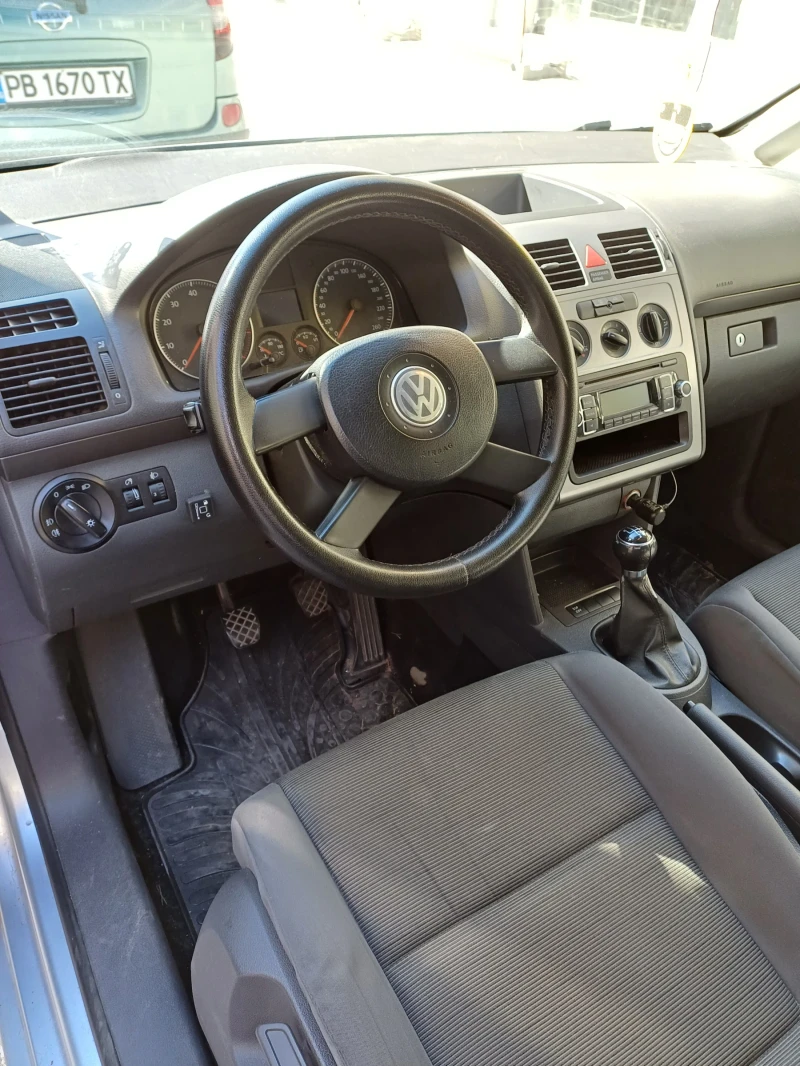 VW Touran 1.6, снимка 15 - Автомобили и джипове - 49420196