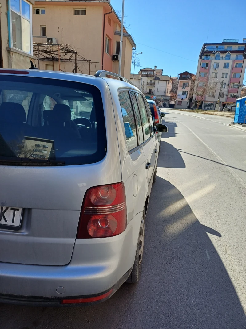 VW Touran 1.6, снимка 4 - Автомобили и джипове - 49420196