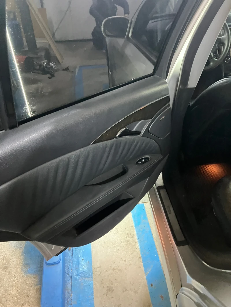 Mercedes-Benz E 270 Авангард, снимка 10 - Автомобили и джипове - 52729965