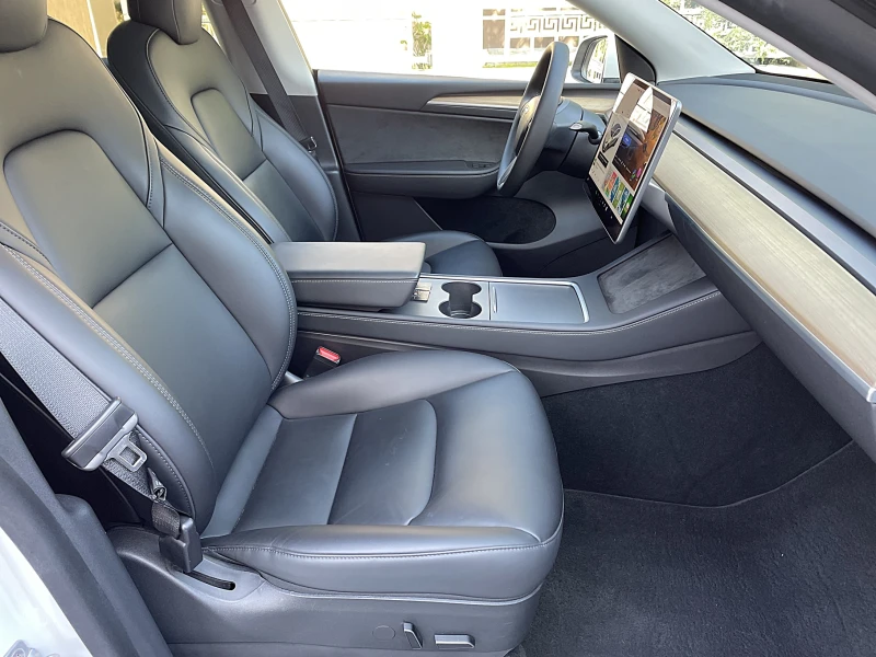 Tesla Model Y Long Range 4x4 Реална Обява, снимка 13 - Автомобили и джипове - 53599126