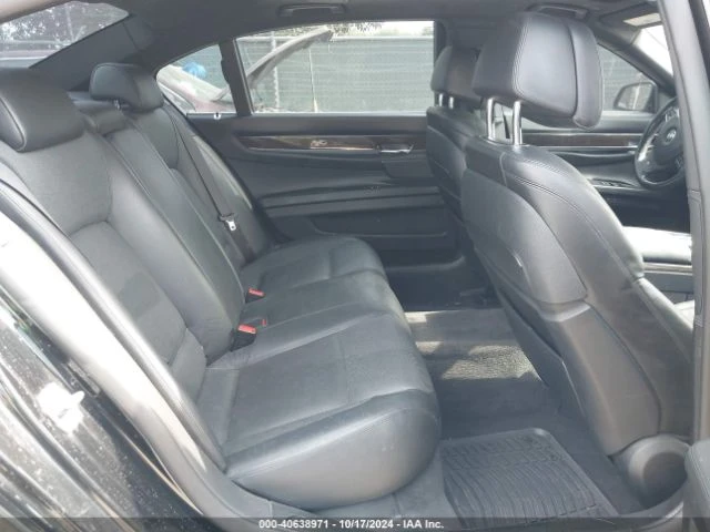 BMW 750 Harman/kardon* Камера* Подгрев* Surround view* Нав, снимка 10 - Автомобили и джипове - 47966006