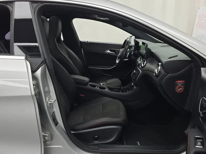 Mercedes-Benz CLA 250, снимка 11 - Автомобили и джипове - 56690342