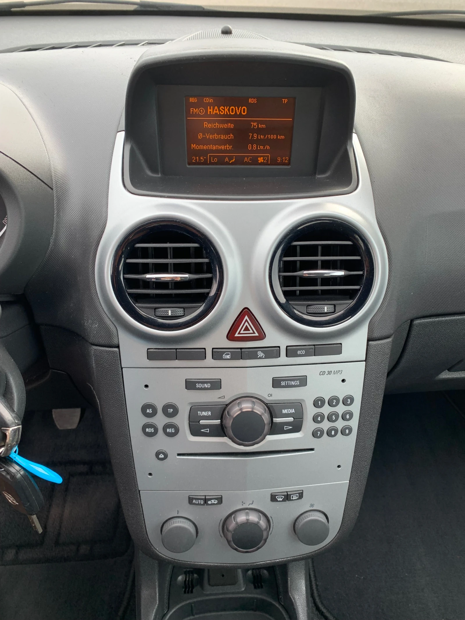 Opel Corsa 1.2i | Mobile.bg — изображение 12