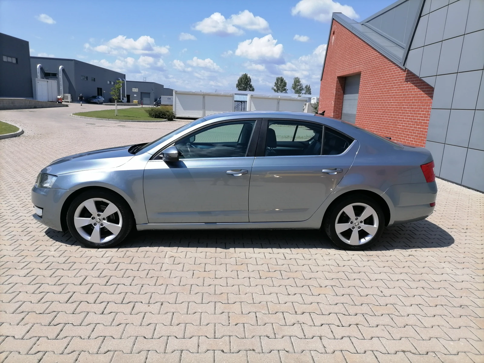 Skoda Octavia 2.0 TDI DSG - изображение 2