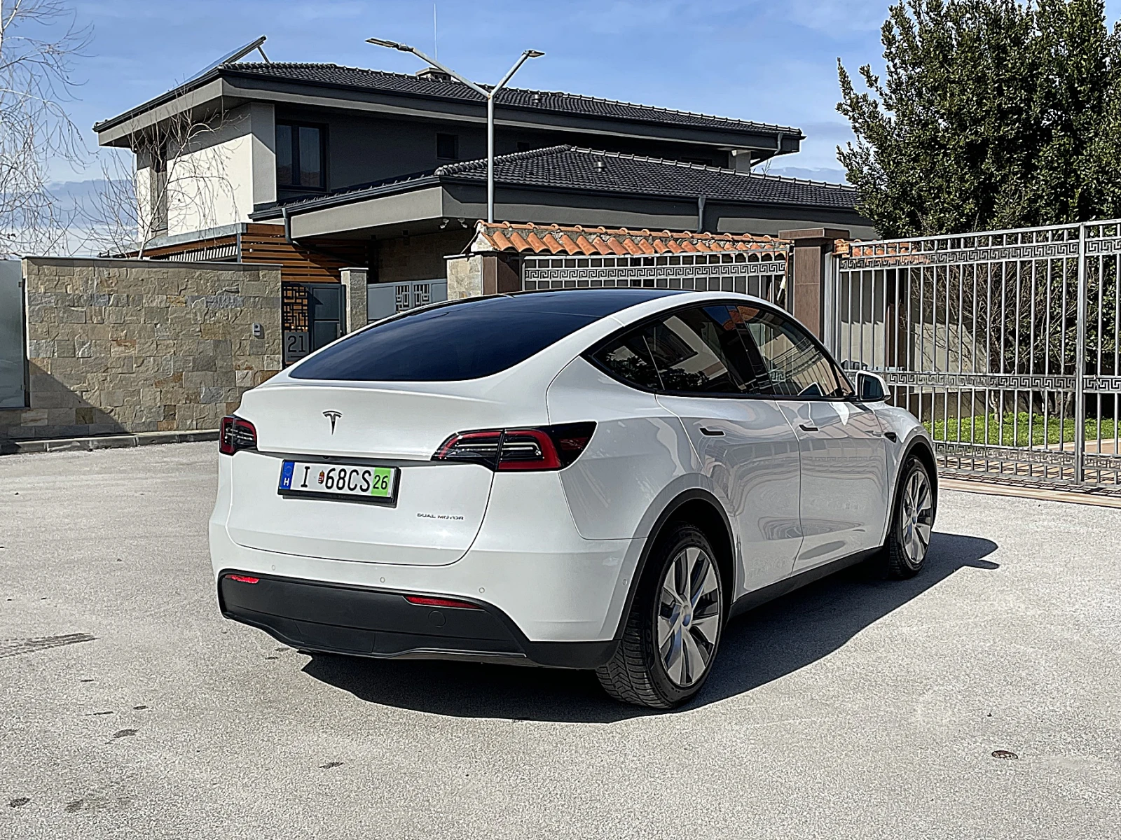 Tesla Model Y Long Range 4x4 Реална Обява - изображение 8
