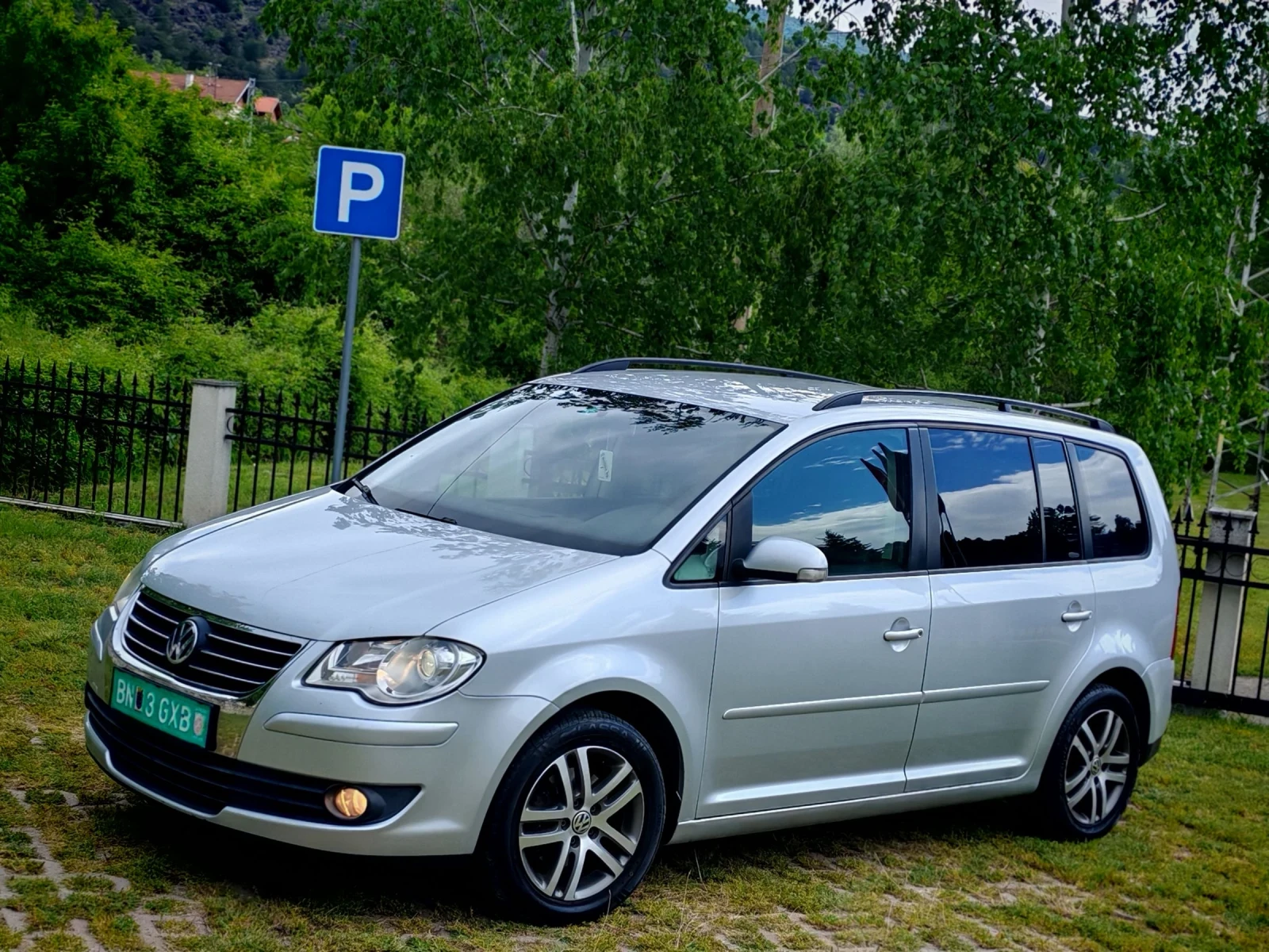 VW Touran 2.0TDI(140)(BMM)* FACELIFT* HIGHLINE* , снимка 3 - Автомобили и джипове - 54576225