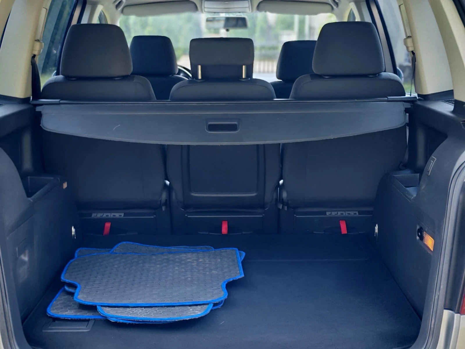 VW Touran 2.0TDI(140)(BMM)* FACELIFT* HIGHLINE* , снимка 15 - Автомобили и джипове - 54576225