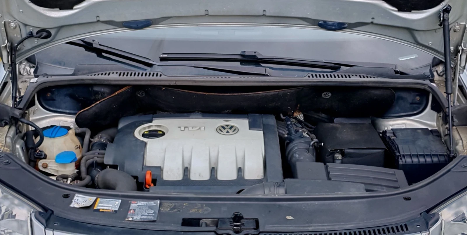 VW Touran 2.0TDI(140)(BMM)* FACELIFT* HIGHLINE* , снимка 17 - Автомобили и джипове - 54576225