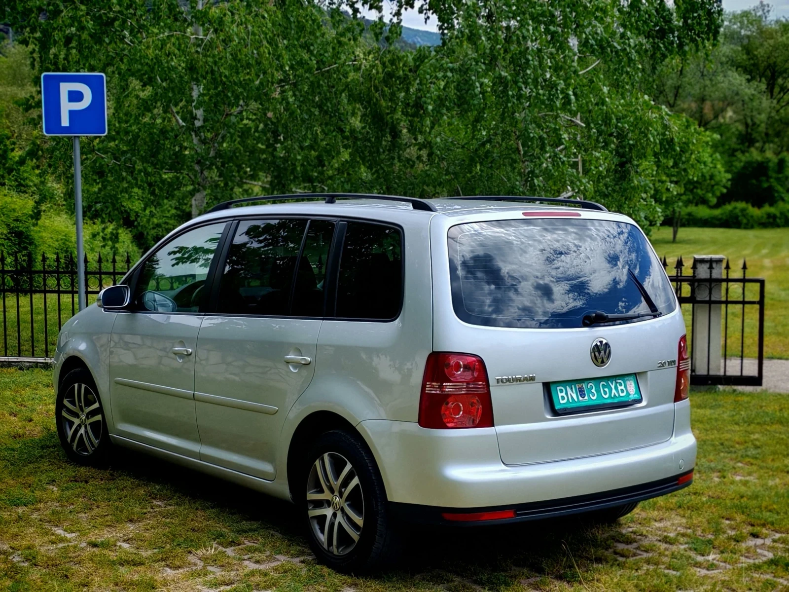 VW Touran 2.0TDI(140)(BMM)* FACELIFT* HIGHLINE* , снимка 4 - Автомобили и джипове - 54576225