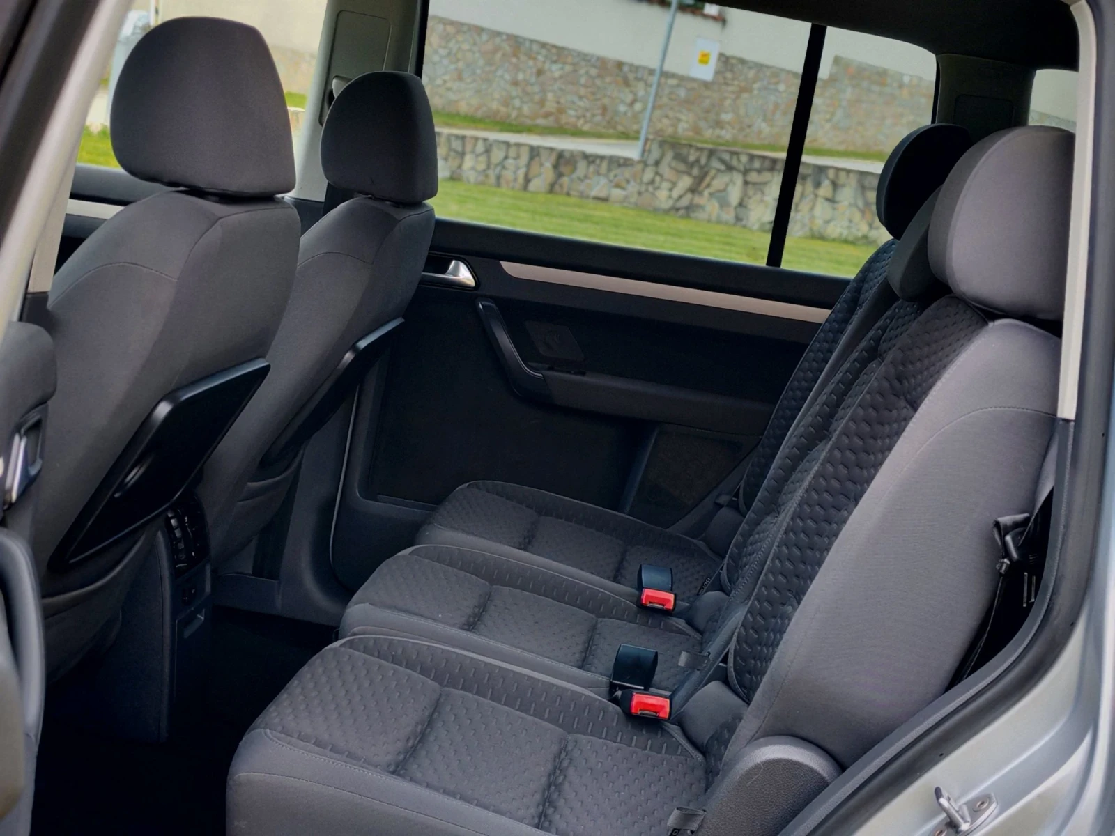 VW Touran 2.0TDI(140)(BMM)* FACELIFT* HIGHLINE* , снимка 14 - Автомобили и джипове - 54576225