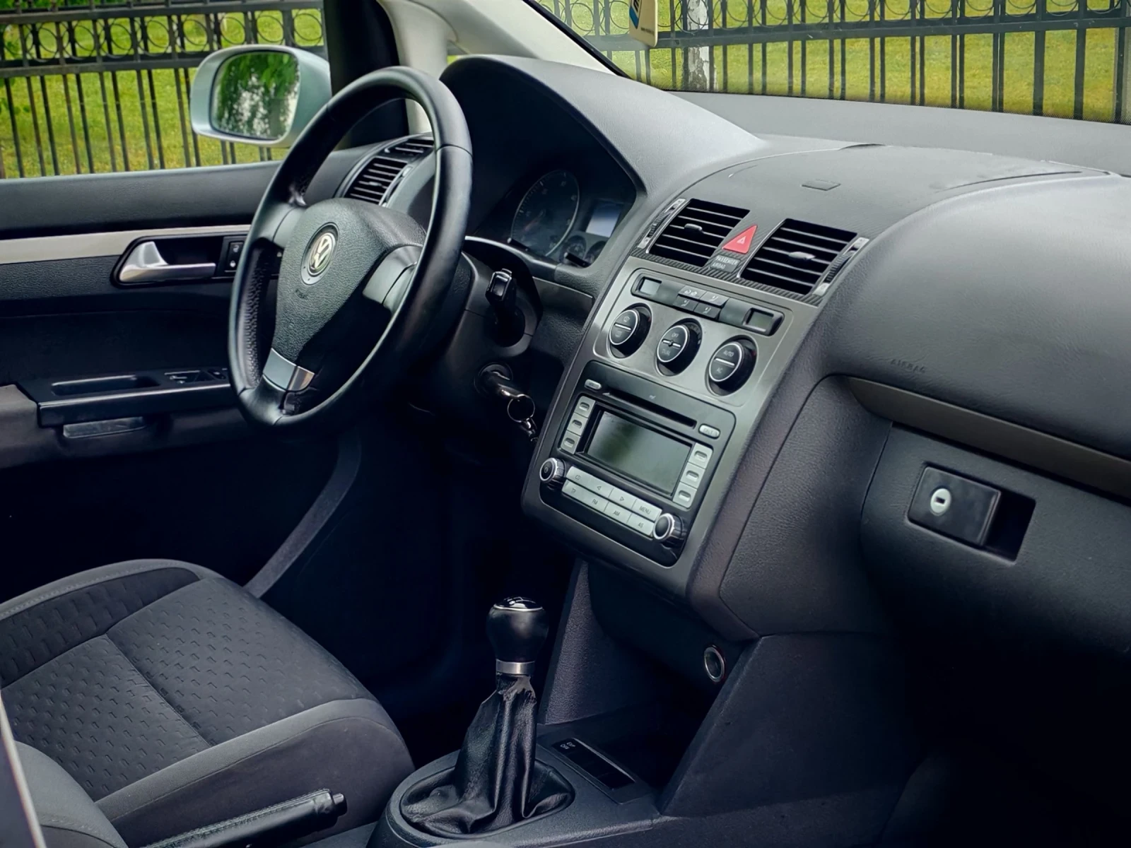 VW Touran 2.0TDI(140)(BMM)* FACELIFT* HIGHLINE* , снимка 13 - Автомобили и джипове - 54576225