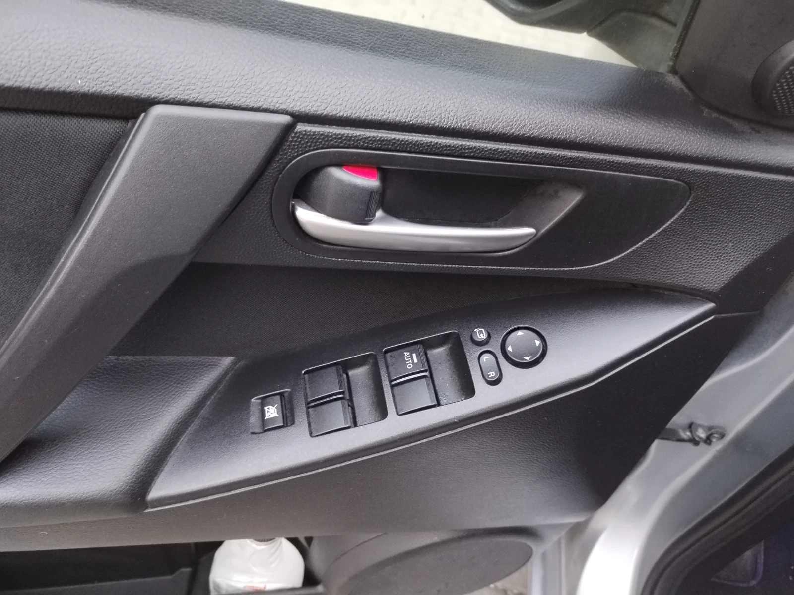 Mazda 3 1.6i, снимка 10 - Автомобили и джипове - 55546783
