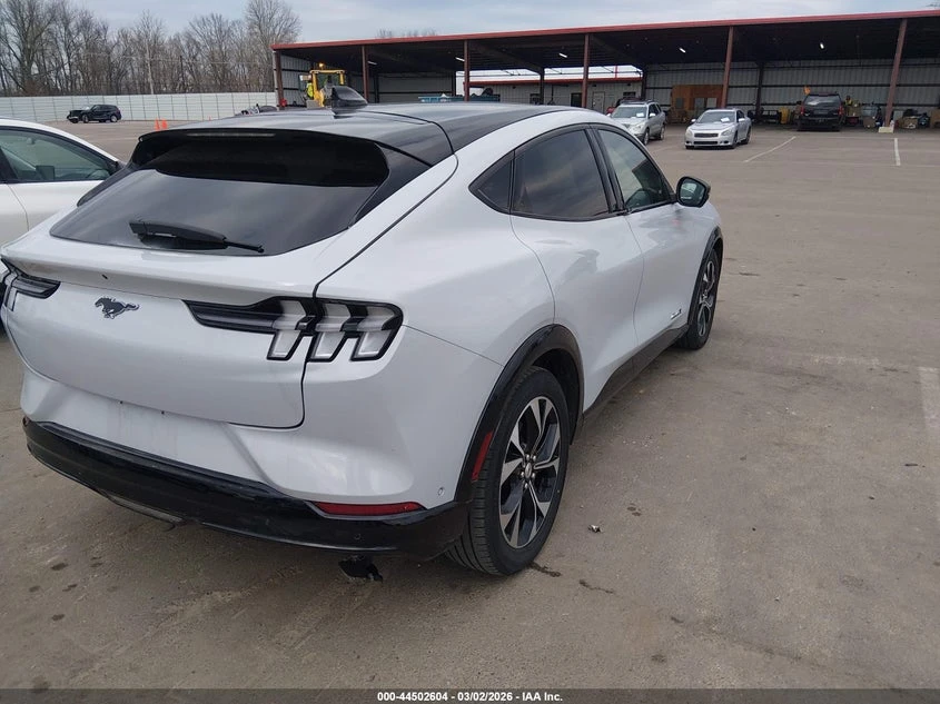 Ford Mustang Mach-E Premium, снимка 4 - Автомобили и джипове - 55469232