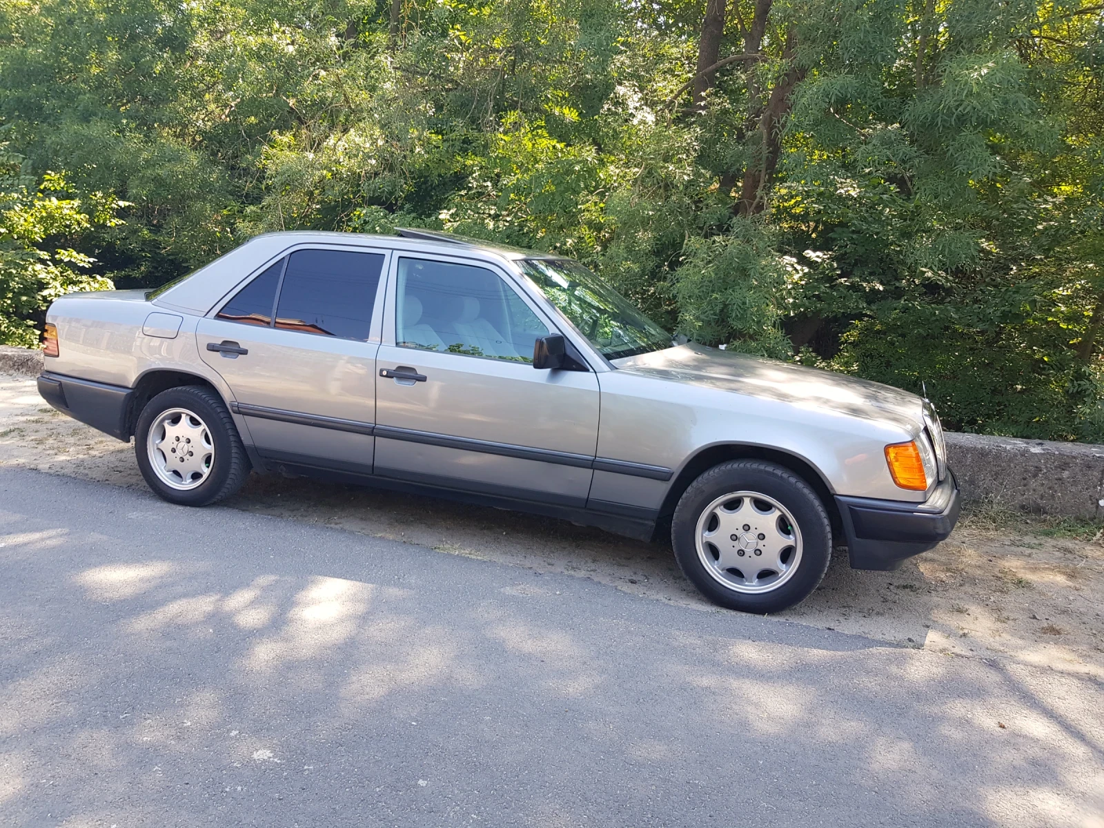 Mercedes-Benz 124, снимка 2 - Автомобили и джипове - 55768418