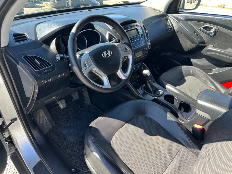 Hyundai IX35 2.0, снимка 11 - Автомобили и джипове - 47433139