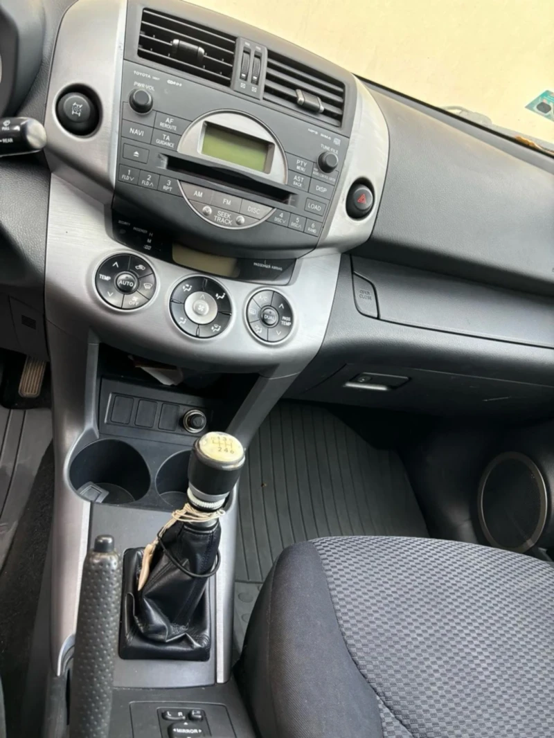 Toyota Rav4, снимка 7 - Автомобили и джипове - 49211119