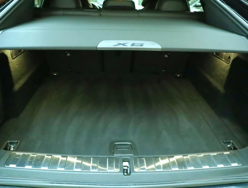BMW X6 M50I/Камера 360/Обдухване/Амбиент/Side Assist, снимка 17 - Автомобили и джипове - 53167391