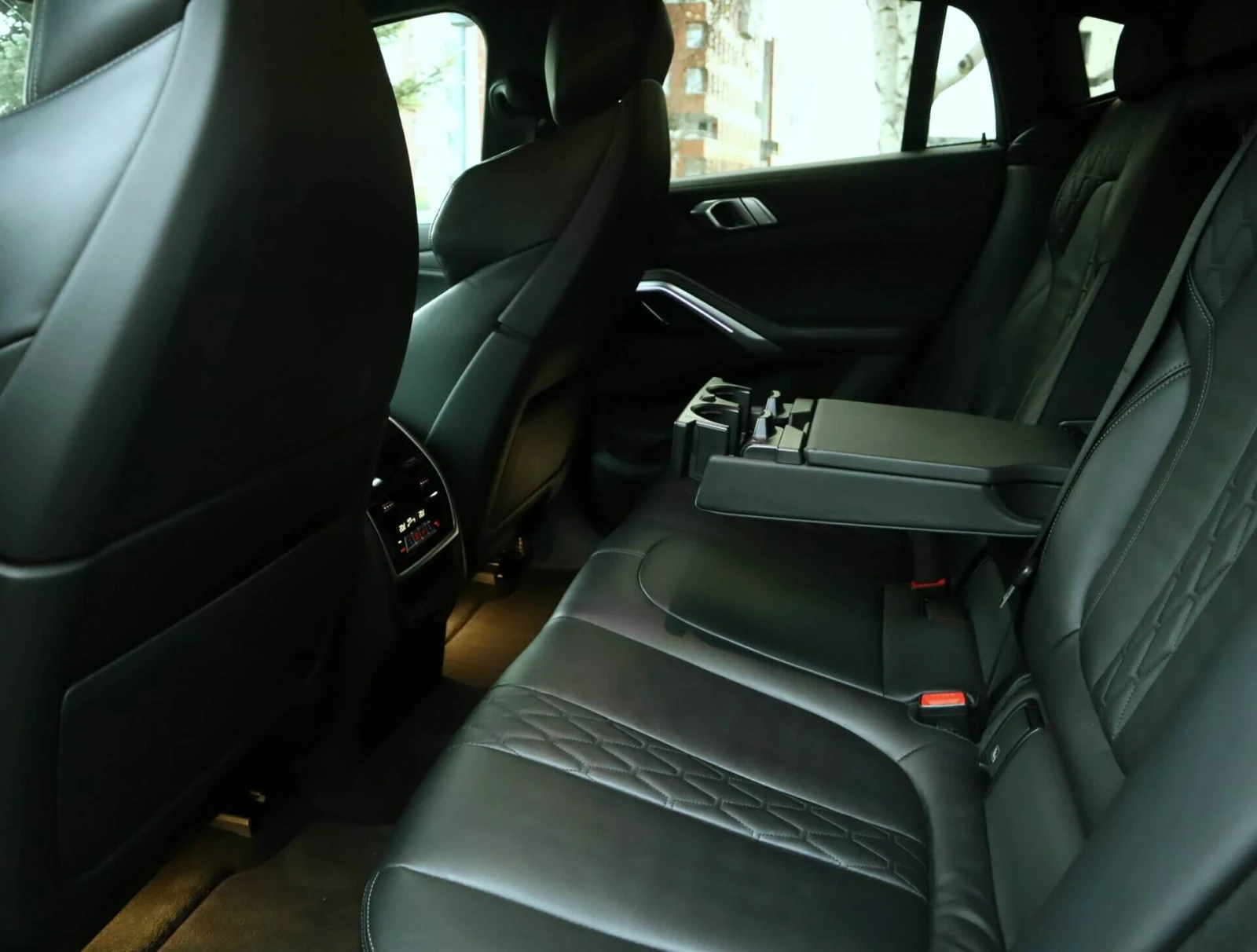 BMW X6 M50I/Камера 360/Обдухване/Амбиент/Side Assist - изображение 10