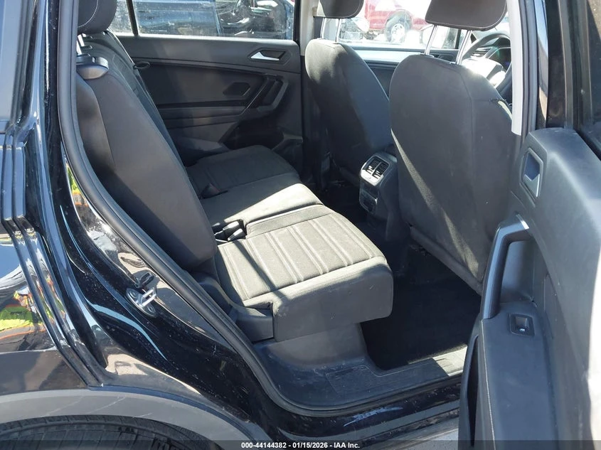 VW Tiguan 2l Volkswagen 2.0T S, снимка 8 - Автомобили и джипове - 54141645