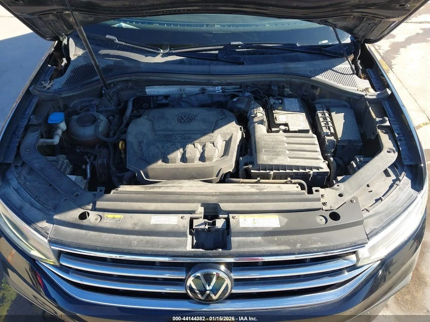 VW Tiguan 2l Volkswagen 2.0T S, снимка 10 - Автомобили и джипове - 54141645