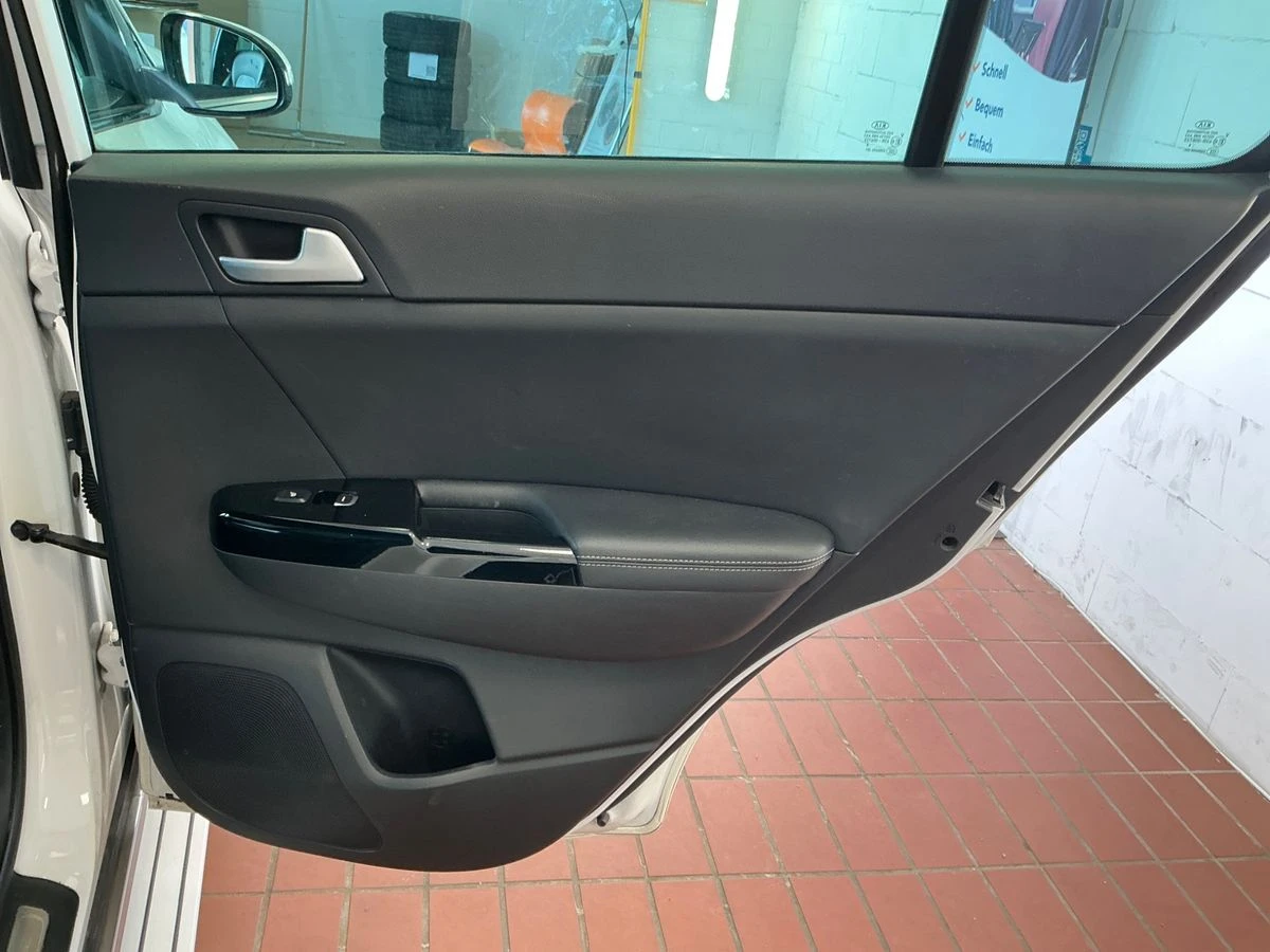 Kia Sportage 2.0CRDI* GT Line* Дистроник* Обдухване* JBL* Пано, снимка 9 - Автомобили и джипове - 54829941