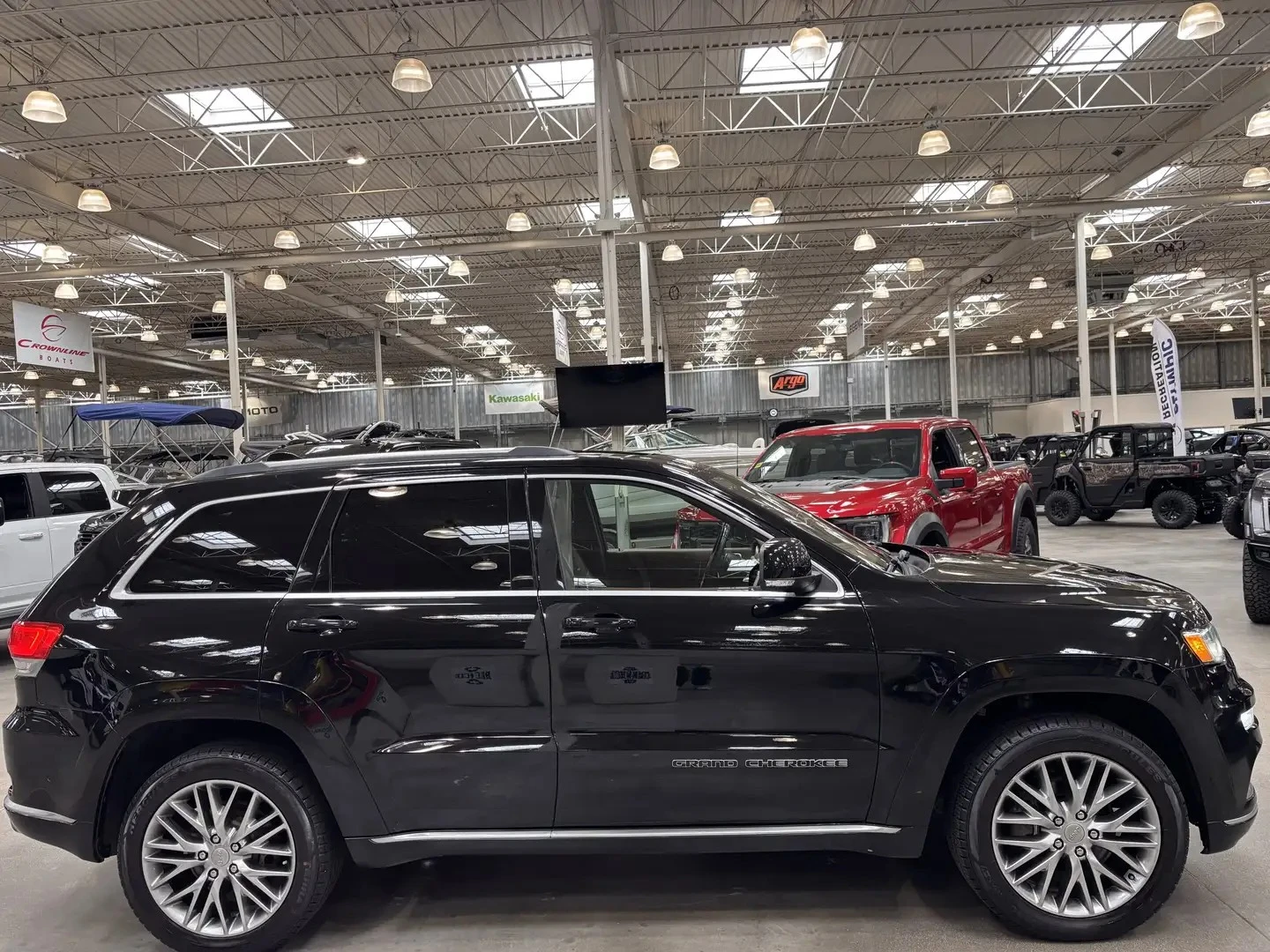 Jeep Grand cherokee SUMMIT LOADED ЦЕНА ДО БЪЛГАРИЯ АВТОКРЕДИТ, снимка 2 - Автомобили и джипове - 55752781